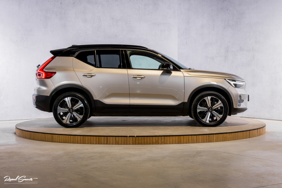 Volvo XC40 Recharge Plus 70 kWh | Zwenkbare trekhaak | Adaptieve cruise | Blis | 19 Inch | Full Led |