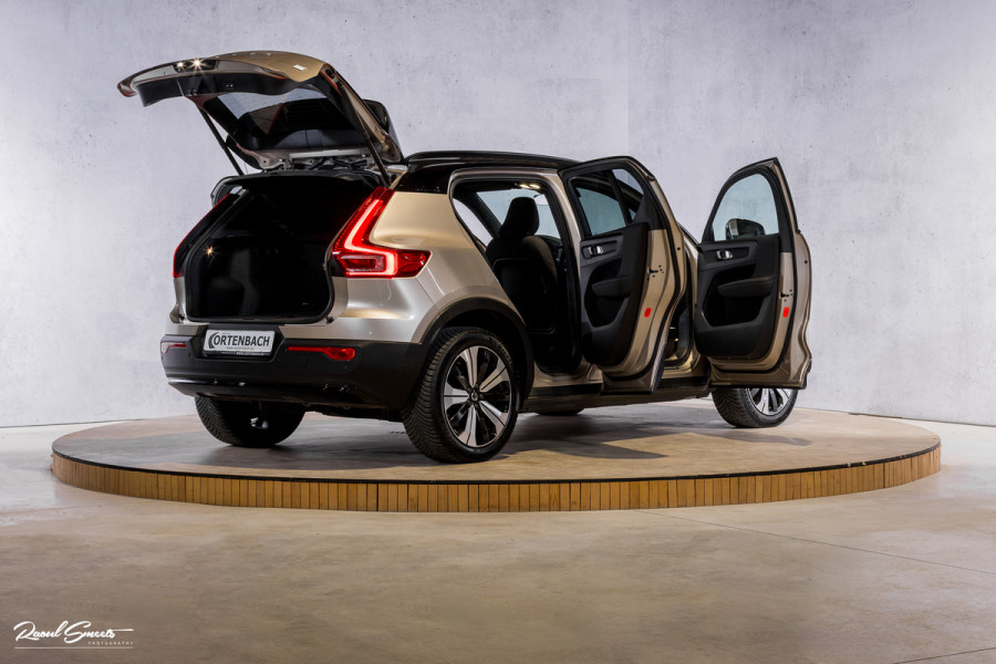 Volvo XC40 Recharge Plus 70 kWh | Zwenkbare trekhaak | Adaptieve cruise | Blis | 19 Inch | Full Led |