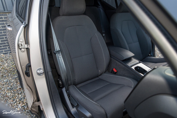 Volvo XC40 Recharge Plus 70 kWh | Zwenkbare trekhaak | Adaptieve cruise | Blis | 19 Inch | Full Led |