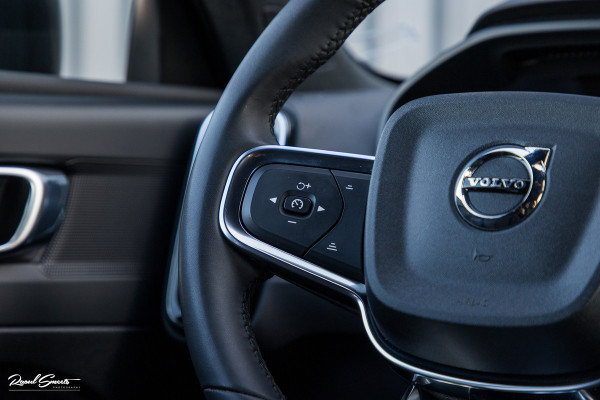 Volvo XC40 Recharge Plus 70 kWh | Zwenkbare trekhaak | Adaptieve cruise | Blis | 19 Inch | Full Led |