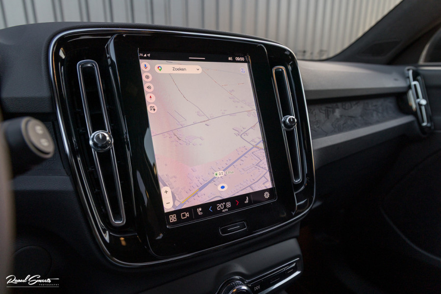 Volvo XC40 Recharge Plus 70 kWh | Zwenkbare trekhaak | Adaptieve cruise | Blis | 19 Inch | Full Led |