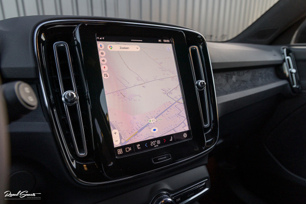 Volvo XC40 Recharge Plus 70 kWh | Zwenkbare trekhaak | Adaptieve cruise | Blis | 19 Inch | Full Led |