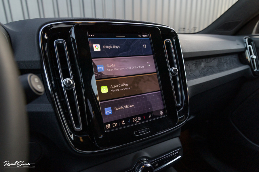 Volvo XC40 Recharge Plus 70 kWh | Zwenkbare trekhaak | Adaptieve cruise | Blis | 19 Inch | Full Led |