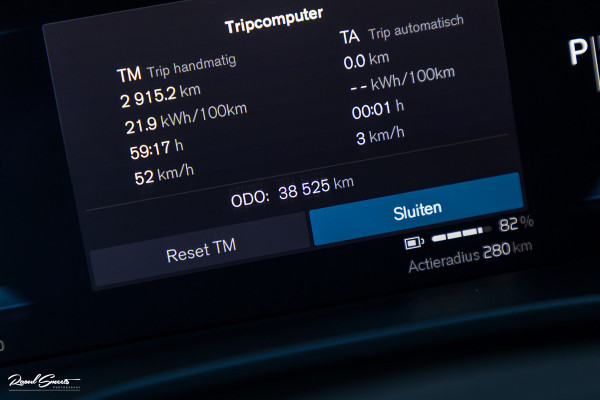 Volvo XC40 Recharge Plus 70 kWh | Zwenkbare trekhaak | Adaptieve cruise | Blis | 19 Inch | Full Led |