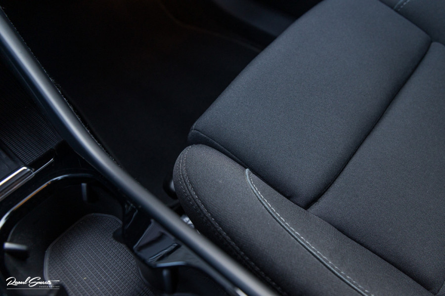 Volvo XC40 Recharge Plus 70 kWh | Zwenkbare trekhaak | Adaptieve cruise | Blis | 19 Inch | Full Led |