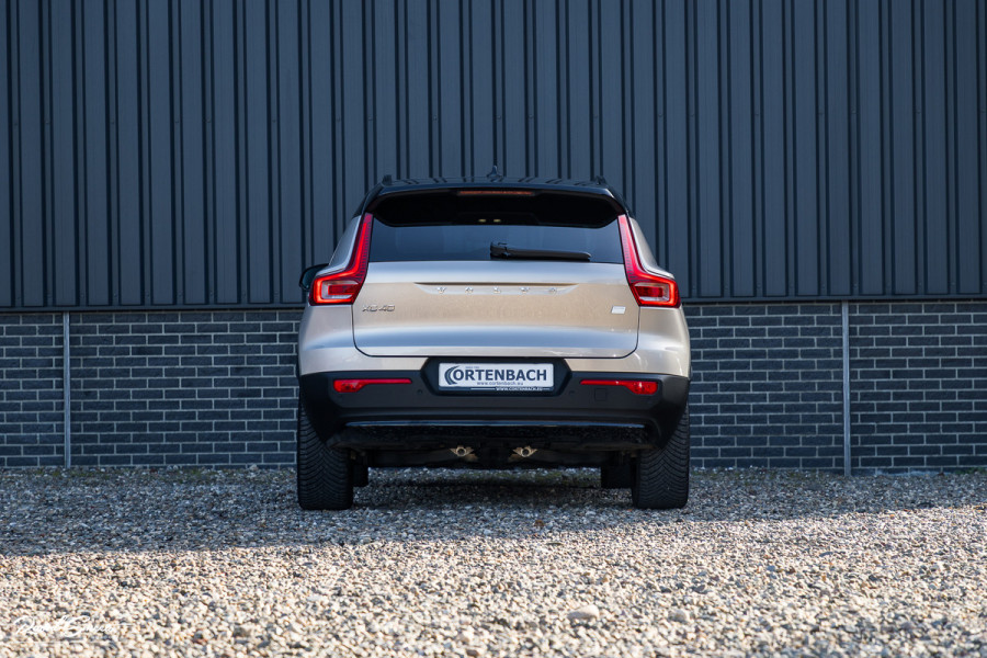 Volvo XC40 Recharge Plus 70 kWh | Zwenkbare trekhaak | Adaptieve cruise | Blis | 19 Inch | Full Led |