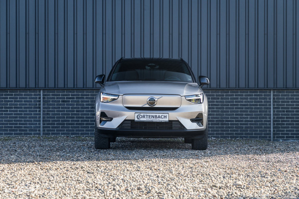 Volvo XC40 Recharge Plus 70 kWh | Zwenkbare trekhaak | Adaptieve cruise | Blis | 19 Inch | Full Led |