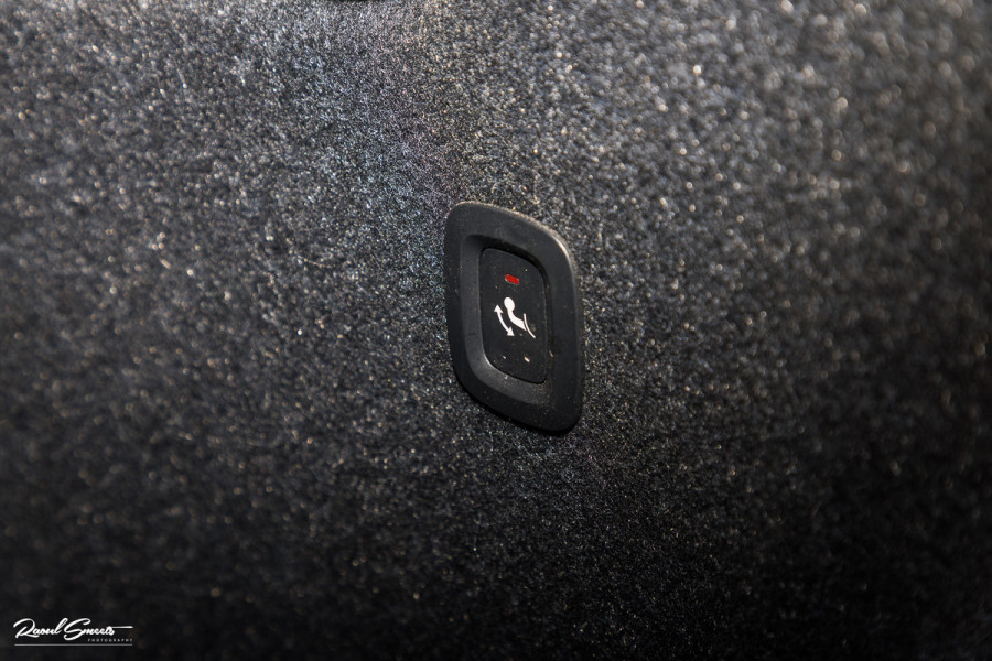 Volvo XC40 Recharge Plus 70 kWh | Zwenkbare trekhaak | Adaptieve cruise | Blis | 19 Inch | Full Led |