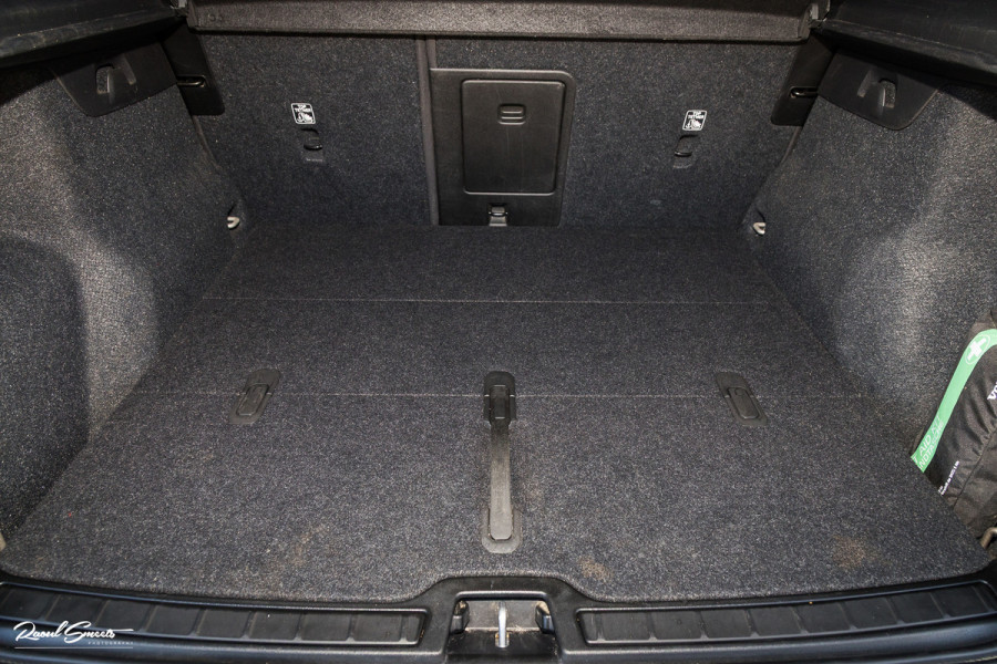 Volvo XC40 Recharge Plus 70 kWh | Zwenkbare trekhaak | Adaptieve cruise | Blis | 19 Inch | Full Led |