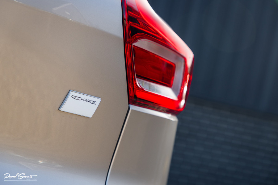 Volvo XC40 Recharge Plus 70 kWh | Zwenkbare trekhaak | Adaptieve cruise | Blis | 19 Inch | Full Led |