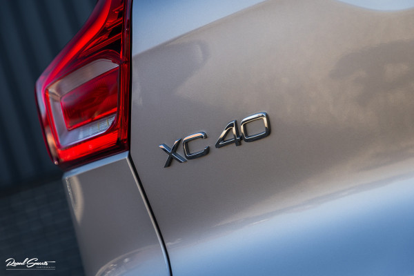 Volvo XC40 Recharge Plus 70 kWh | Zwenkbare trekhaak | Adaptieve cruise | Blis | 19 Inch | Full Led |