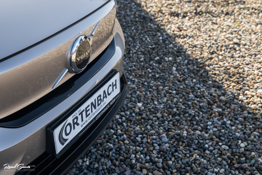 Volvo XC40 Recharge Plus 70 kWh | Zwenkbare trekhaak | Adaptieve cruise | Blis | 19 Inch | Full Led |