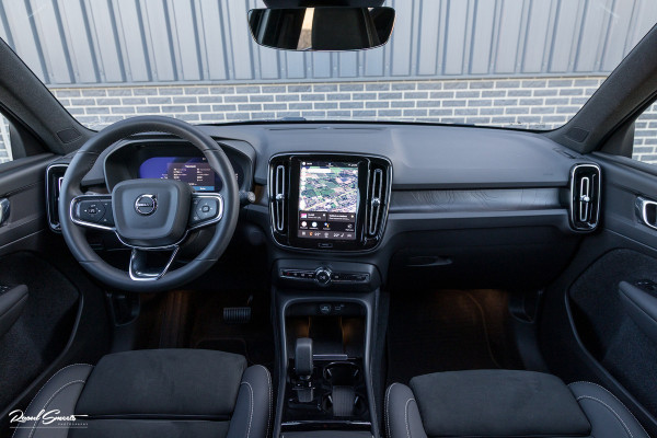 Volvo XC40 Recharge Plus 70 kWh | Adaptieve cruise | Blis | 19 Inch | Full LED |