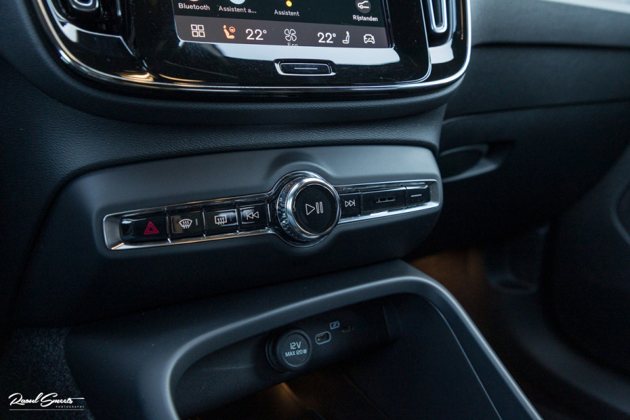Volvo XC40 Recharge Plus 70 kWh | Adaptieve cruise | Blis | 19 Inch | Full LED |
