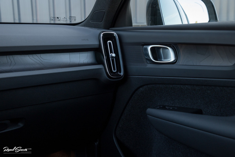 Volvo XC40 Recharge Plus 70 kWh | Adaptieve cruise | Blis | 19 Inch | Full LED |