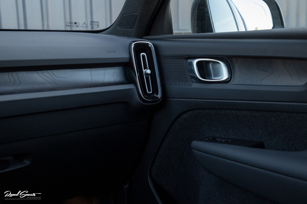 Volvo XC40 Recharge Plus 70 kWh | Adaptieve cruise | Blis | 19 Inch | Full LED |