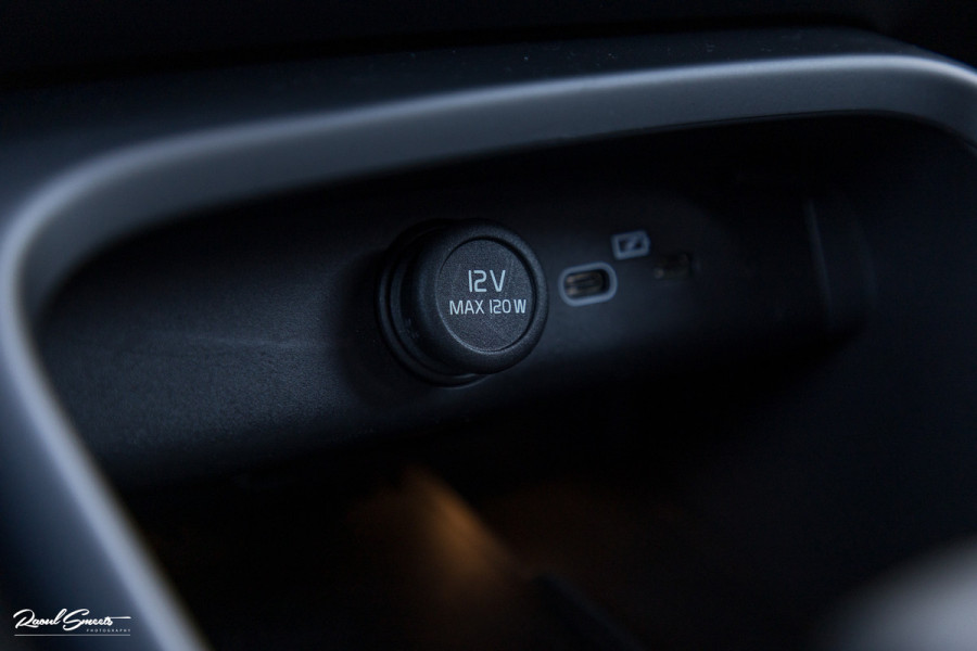 Volvo XC40 Recharge Plus 70 kWh | Adaptieve cruise | Blis | 19 Inch | Full LED |