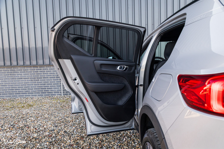 Volvo XC40 Recharge Plus 70 kWh | Adaptieve cruise | Blis | 19 Inch | Full LED |