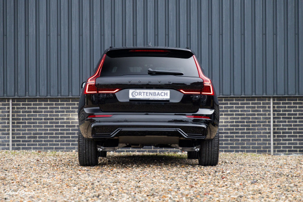 Volvo XC60 2.0 T8 Plug-in hybrid AWD Plus Black Edition Long Range | Zwenkbare trekhaak | Harman Kardon | Adaptieve cruise | Panorama dak | Nieuw |