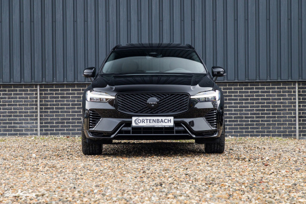 Volvo XC60 2.0 T8 Plug-in hybrid AWD Plus Black Edition Long Range | Zwenkbare trekhaak | Harman Kardon | Adaptieve cruise | Panorama dak | Nieuw |