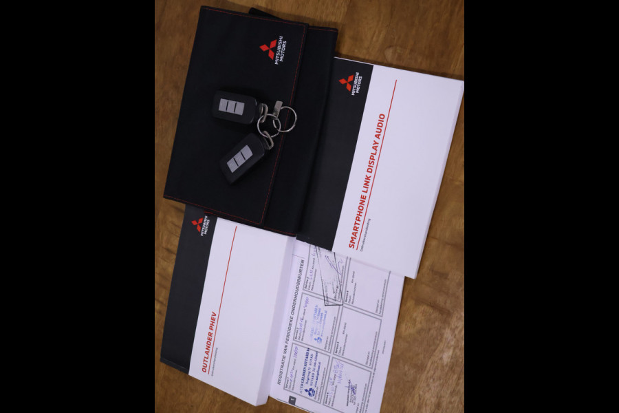 Mitsubishi Outlander 2.4 PHEV Pure [STOELVERWARMING,ACHTERUITRIJCAMERA, CRUISE CONTROL, PARKEERSENSOREN V+A, MULTIFUNCTIONEEL STUUR]