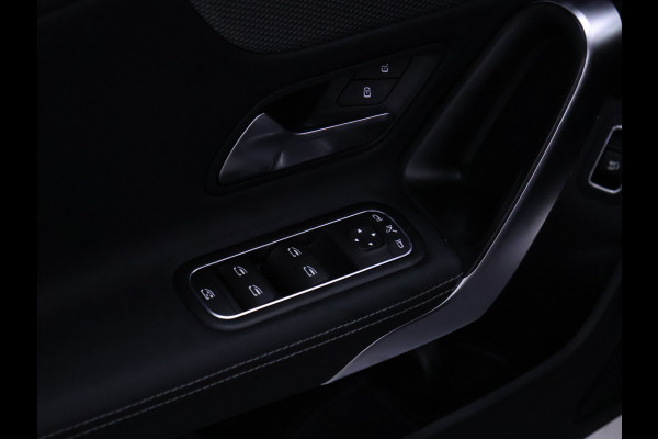 Mercedes-Benz CLA-Klasse Shooting Brake 180 Business Solution Luxury [SCHUIFKANTELDAK, STOELVERWARMING, ACHTERUITRIJCAMERA, PARKEERSENSOREN V+A, CRUISE CONTROL, ELEKTRISCH VERSTELBARE STOELEN]