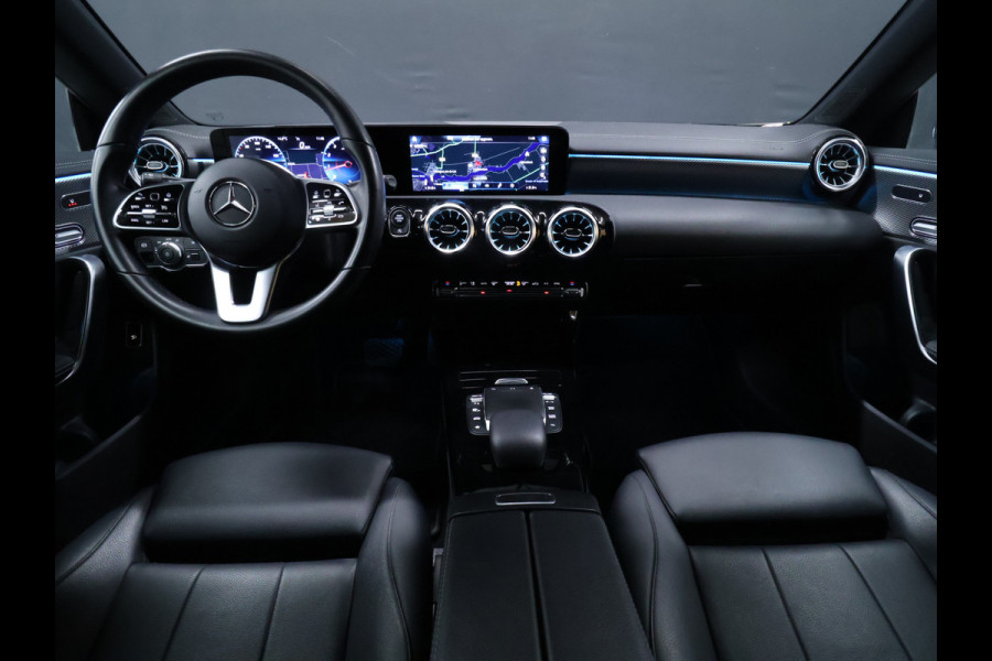 Mercedes-Benz CLA-Klasse Shooting Brake 180 Business Solution Luxury [SCHUIFKANTELDAK, STOELVERWARMING, ACHTERUITRIJCAMERA, PARKEERSENSOREN V+A, CRUISE CONTROL, ELEKTRISCH VERSTELBARE STOELEN]
