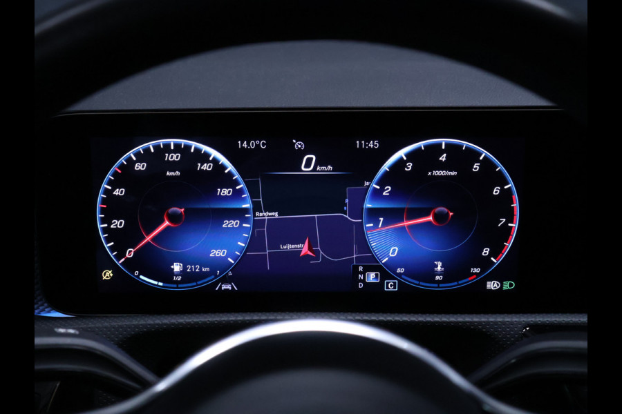 Mercedes-Benz CLA-Klasse Shooting Brake 180 Business Solution Luxury [SCHUIFKANTELDAK, STOELVERWARMING, ACHTERUITRIJCAMERA, PARKEERSENSOREN V+A, CRUISE CONTROL, ELEKTRISCH VERSTELBARE STOELEN]