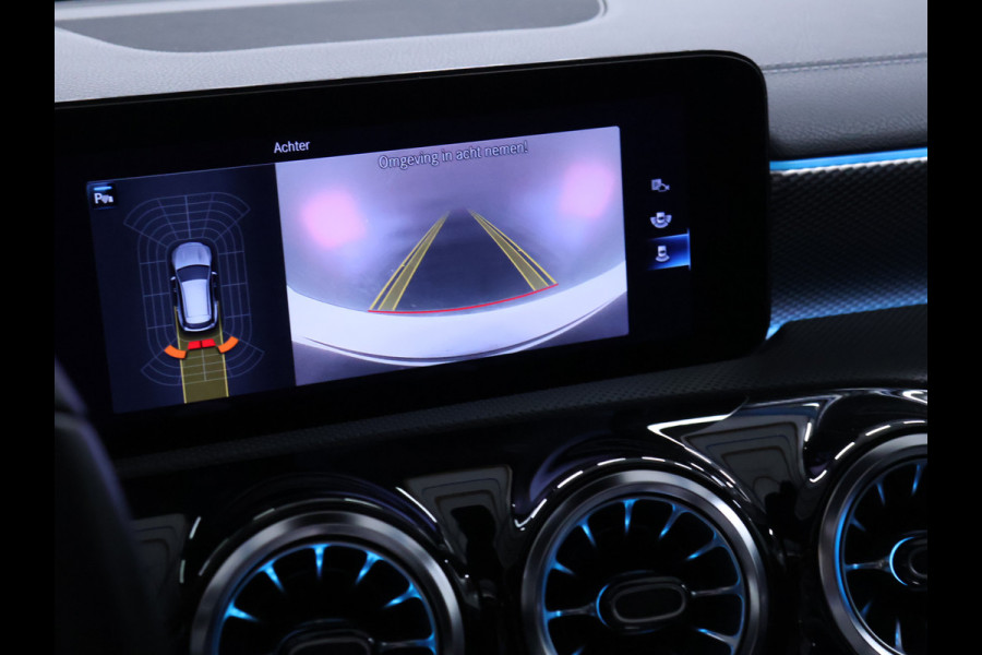 Mercedes-Benz CLA-Klasse Shooting Brake 180 Business Solution Luxury [SCHUIFKANTELDAK, STOELVERWARMING, ACHTERUITRIJCAMERA, PARKEERSENSOREN V+A, CRUISE CONTROL, ELEKTRISCH VERSTELBARE STOELEN]