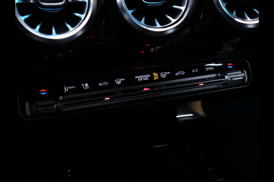 Mercedes-Benz CLA-Klasse Shooting Brake 180 Business Solution Luxury [SCHUIFKANTELDAK, STOELVERWARMING, ACHTERUITRIJCAMERA, PARKEERSENSOREN V+A, CRUISE CONTROL, ELEKTRISCH VERSTELBARE STOELEN]