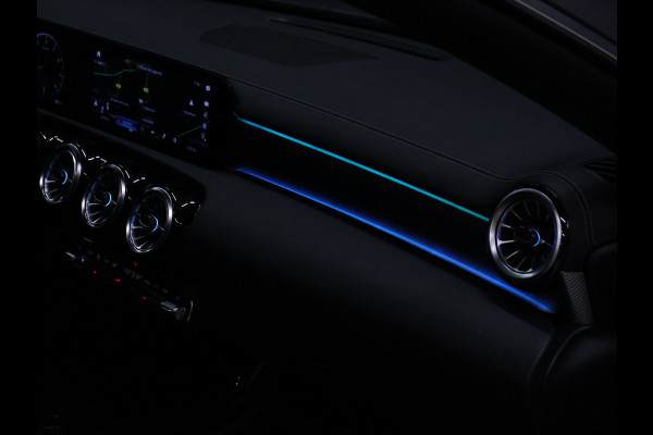 Mercedes-Benz CLA-Klasse Shooting Brake 180 Business Solution Luxury [SCHUIFKANTELDAK, STOELVERWARMING, ACHTERUITRIJCAMERA, PARKEERSENSOREN V+A, CRUISE CONTROL, ELEKTRISCH VERSTELBARE STOELEN]