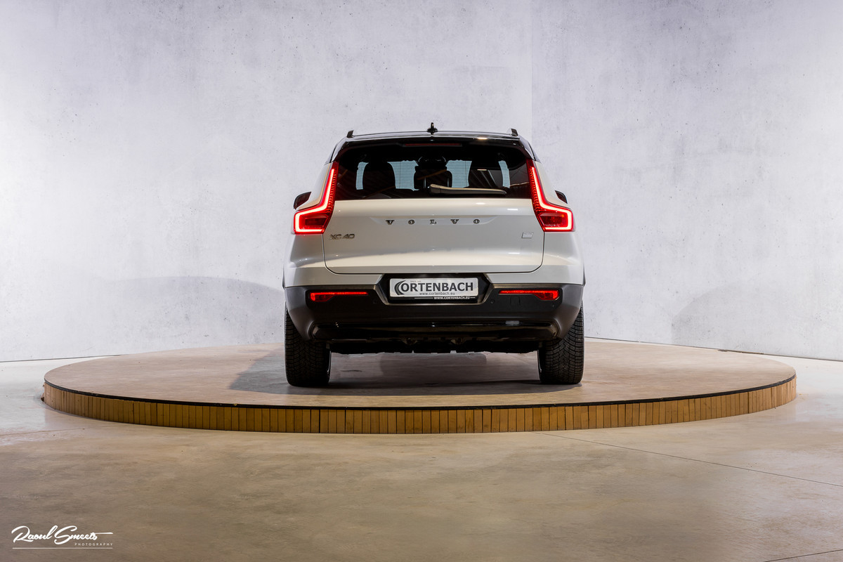 Volvo XC40 Recharge Plus 70 kWh | Adaptieve cruise | Blis | 20 Inch | Full LED |