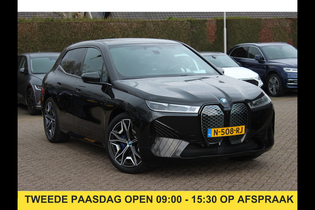 BMW iX xDrive40 High Exe. M Sport 77 kWh / SoH 97,1% / Trekhaak / 360Camera / Head-up / Keyless / Softclose / 20'' / ACC / Laser LED / Navigatie / Stoelverwarming+Stuurverwarming / Stoelventilaite