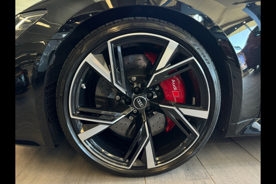 Audi RS6 Avant 4.0 TFSI quattro Pano|Ceramic|Carbon|B&O 3D