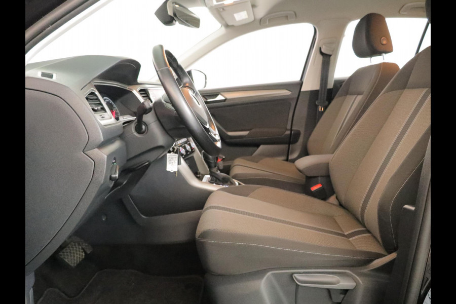Volkswagen T-Roc 1.5 TSI Style 150pk DSG| Navi| Trekhaak | 17'LM-velgen| extra getint glas| Alarm