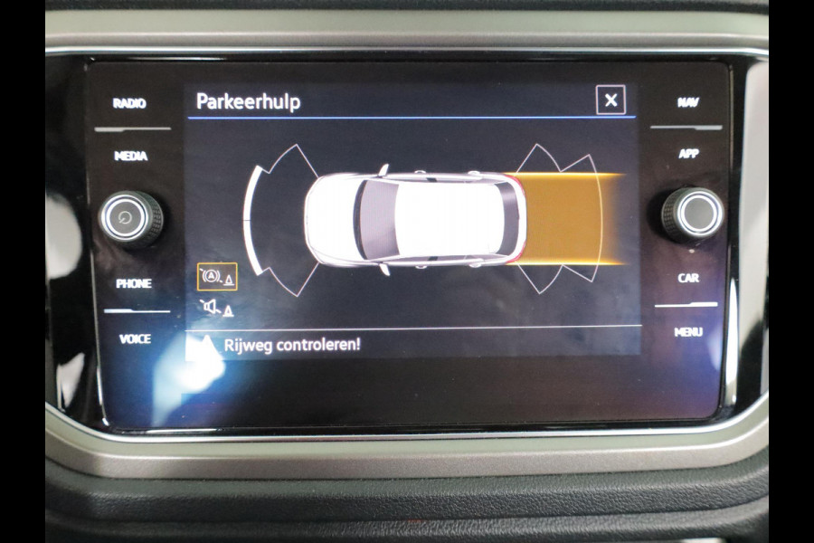Volkswagen T-Roc 1.5 TSI Style 150pk DSG| Navi| Trekhaak | 17'LM-velgen| extra getint glas| Alarm