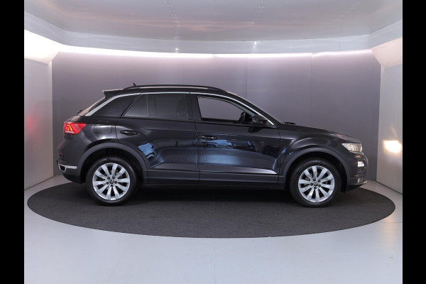 Volkswagen T-Roc 1.5 TSI Style 150pk DSG| Navi| Trekhaak | 17'LM-velgen| extra getint glas| Alarm