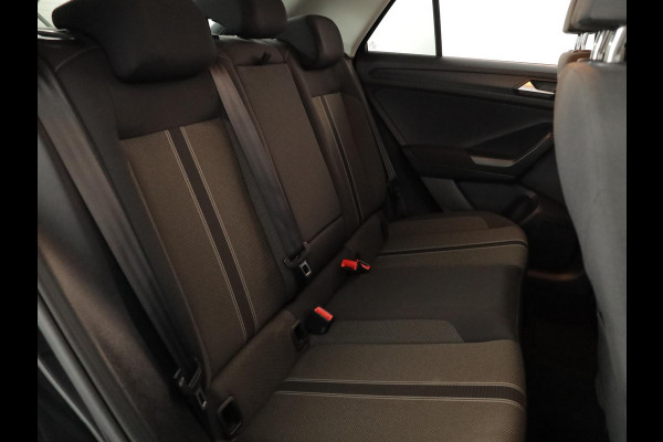 Volkswagen T-Roc 1.5 TSI Style 150pk DSG| Navi| Trekhaak | 17'LM-velgen| extra getint glas| Alarm