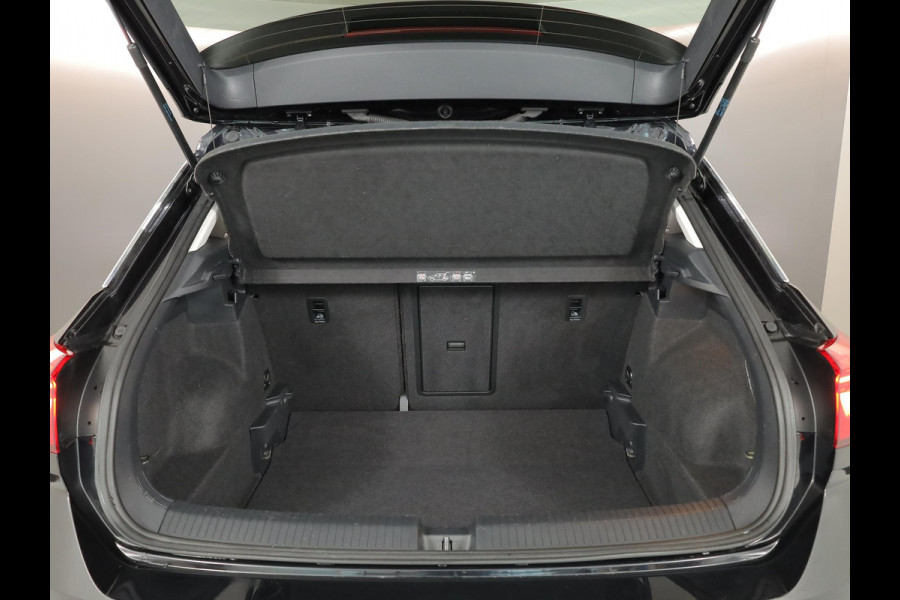 Volkswagen T-Roc 1.5 TSI Style 150pk DSG| Navi| Trekhaak | 17'LM-velgen| extra getint glas| Alarm