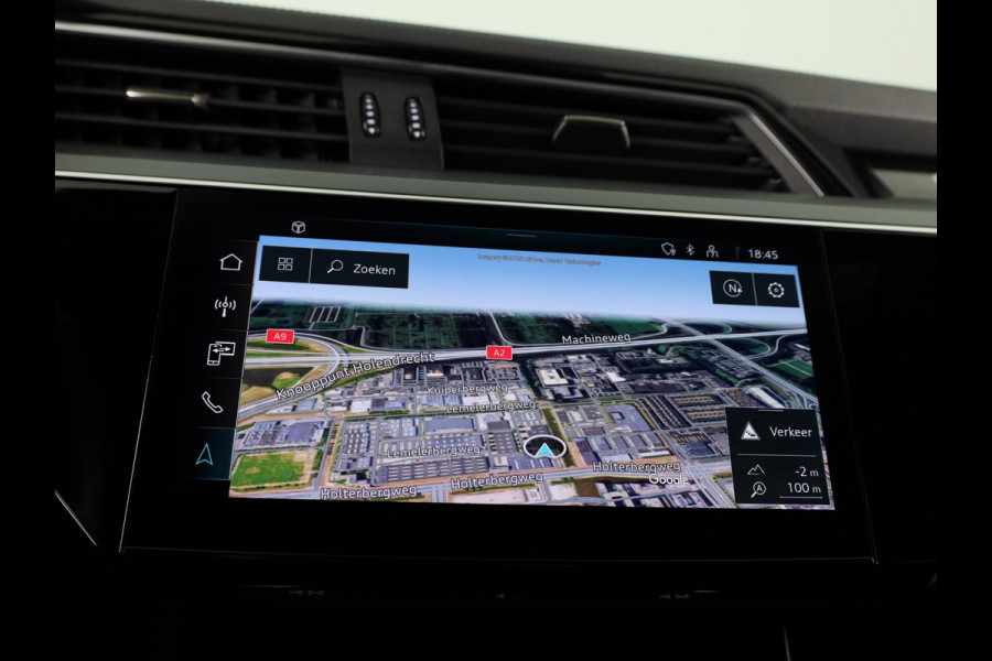 Audi Q8 e-tron 50 quattro Edition 95 kWh 340pk | SOH 96% | Lederen bekleding | | 20 inch lichtmetalen velgen | Elektrisch verstelbare voorstoelen met geheugen | Parkeercamera |