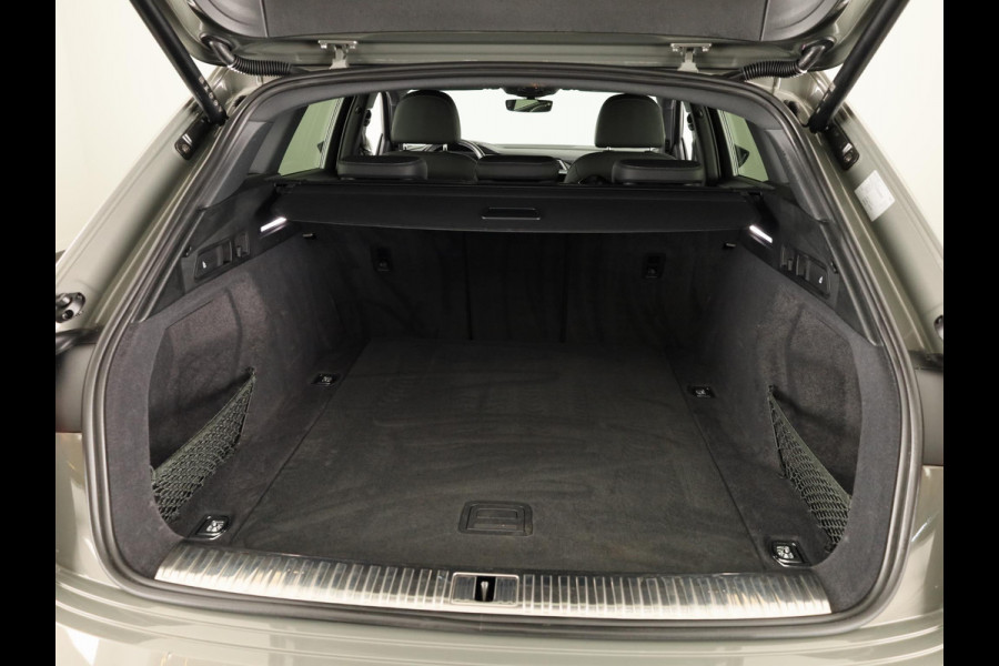 Audi Q8 e-tron 50 quattro Edition 95 kWh 340pk | SOH 96% | Lederen bekleding | | 20 inch lichtmetalen velgen | Elektrisch verstelbare voorstoelen met geheugen | Parkeercamera |