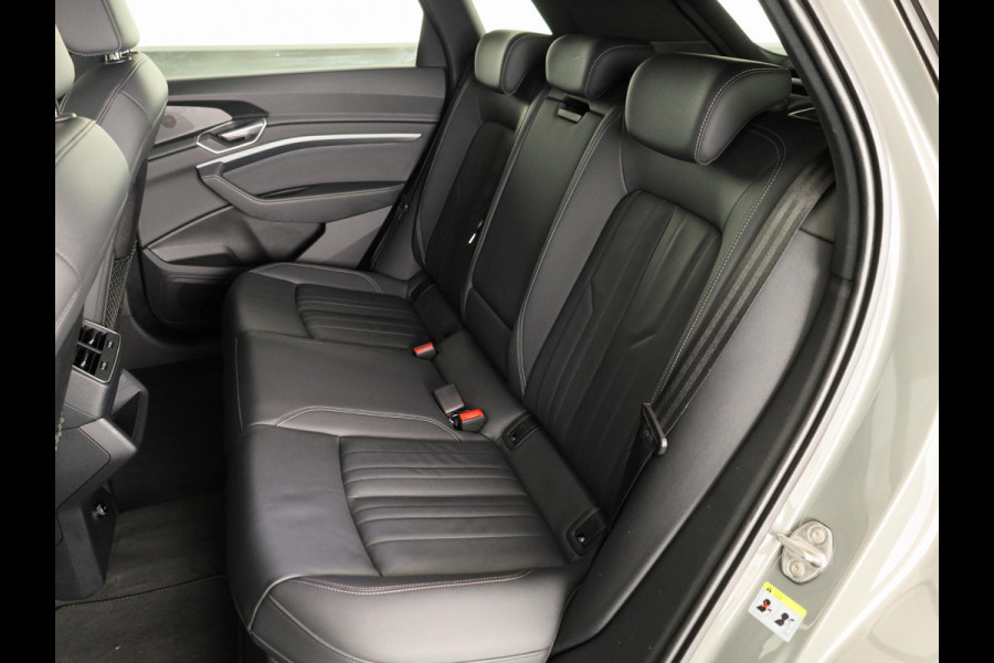 Audi Q8 e-tron 50 quattro Edition 95 kWh 340pk | SOH 96% | Lederen bekleding | | 20 inch lichtmetalen velgen | Elektrisch verstelbare voorstoelen met geheugen | Parkeercamera |