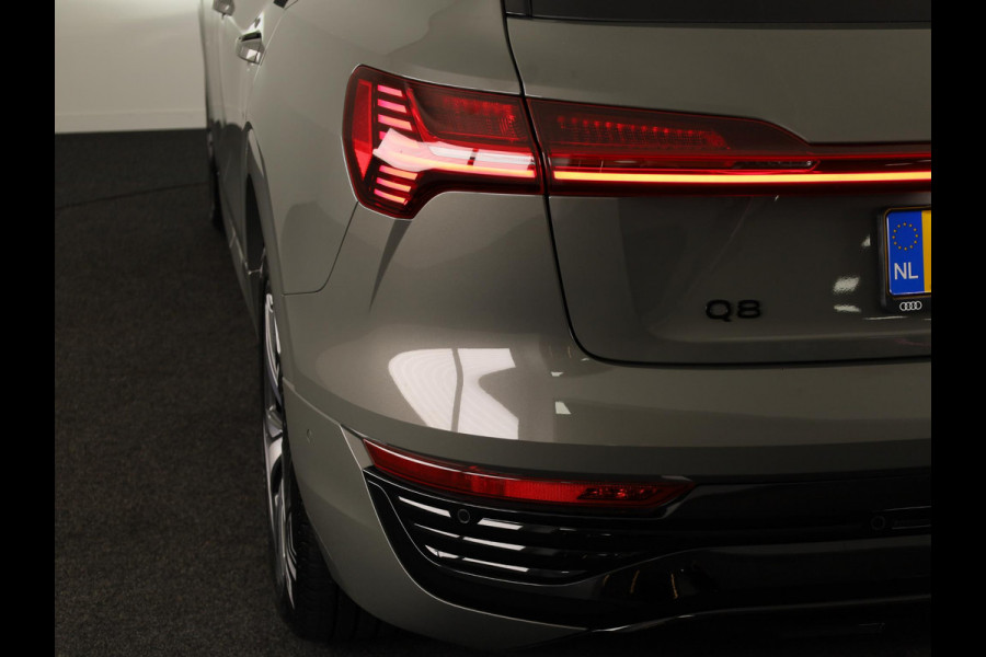 Audi Q8 e-tron 50 quattro Edition 95 kWh 340pk | SOH 96% | Lederen bekleding | | 20 inch lichtmetalen velgen | Elektrisch verstelbare voorstoelen met geheugen | Parkeercamera |