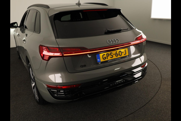 Audi Q8 e-tron 50 quattro Edition 95 kWh 340pk | SOH 96% | Lederen bekleding | | 20 inch lichtmetalen velgen | Elektrisch verstelbare voorstoelen met geheugen | Parkeercamera |