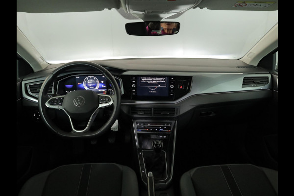 Volkswagen Polo 1.0 TSI Style 95pk 5bak| digital display| Navi | 16'LM-velgen parksensors | climatronic