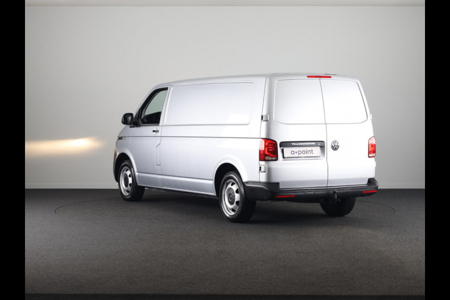 Volkswagen Transporter 2.0 TDI L2H1 32 150PK DSG | Navigatie via app | Parkeersensoren | Trekhaak |