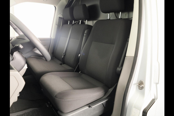 Volkswagen Transporter 2.0 TDI L2H1 32 150PK DSG | Navigatie via app | Parkeersensoren | Trekhaak |