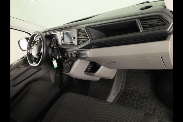 Volkswagen Transporter 2.0 TDI L2H1 32 150PK DSG | Navigatie via app | Parkeersensoren | Trekhaak |