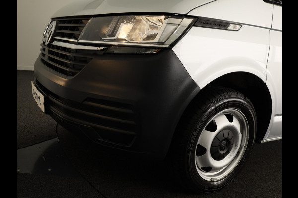 Volkswagen Transporter 2.0 TDI L2H1 32 150PK DSG | Navigatie via app | Parkeersensoren | Trekhaak |