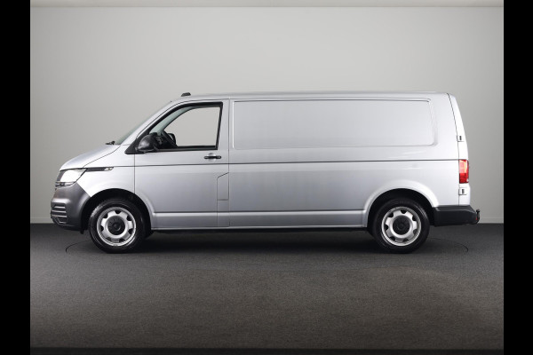 Volkswagen Transporter 2.0 TDI L2H1 32 150PK DSG | Navigatie via app | Parkeersensoren | Trekhaak |